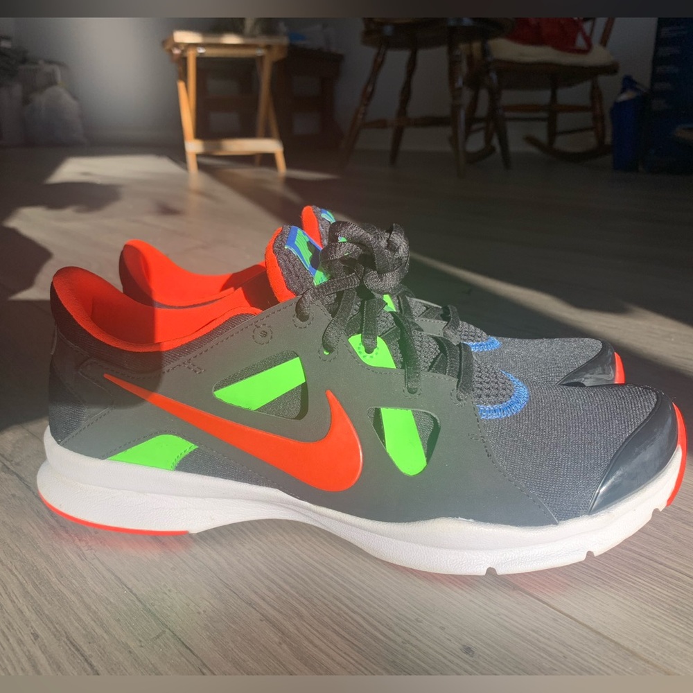 Nike Women In Season TR 3 Size 9 worn only once